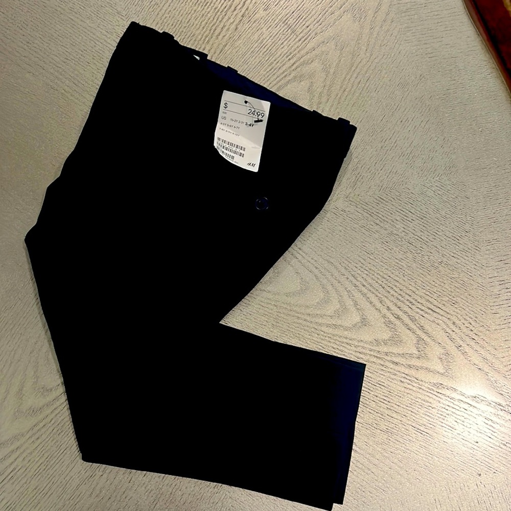 H&M navy suit pants with an adjustable elasticized waistband size 3-4 Y